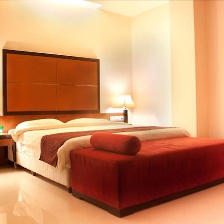 Hotel Sara Regency à Kumbakonam Extérieur photo