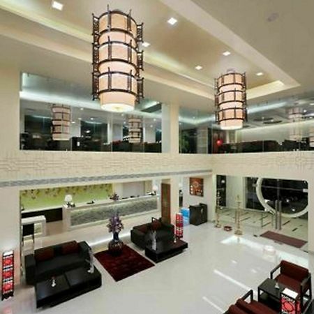 Hotel Sara Regency à Kumbakonam Extérieur photo