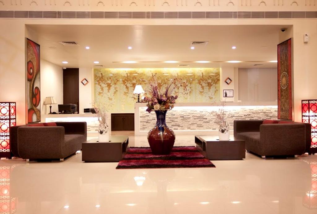Hotel Sara Regency à Kumbakonam Extérieur photo