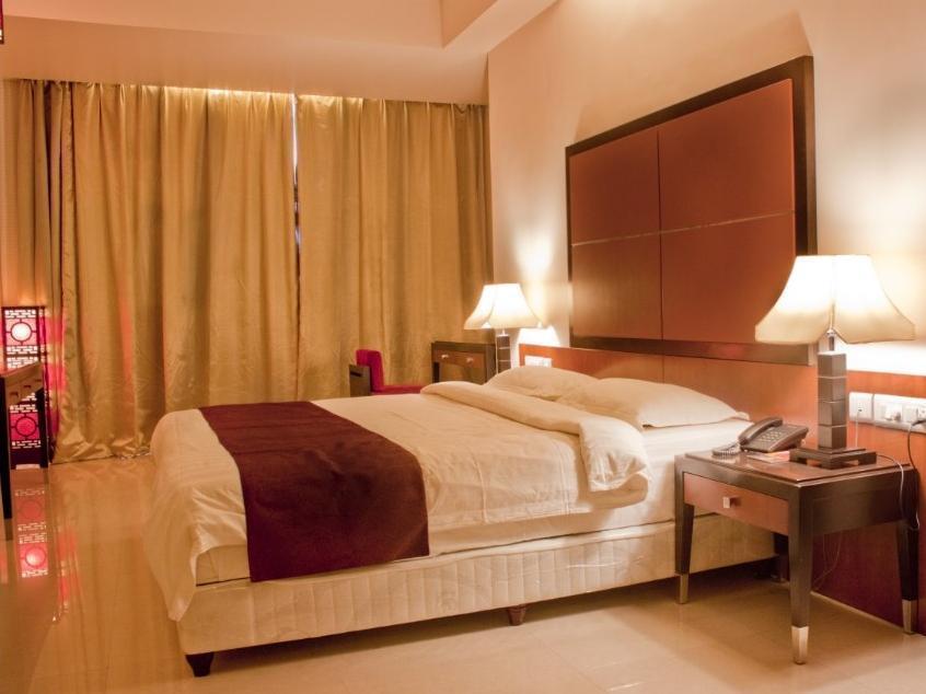 Hotel Sara Regency à Kumbakonam Extérieur photo