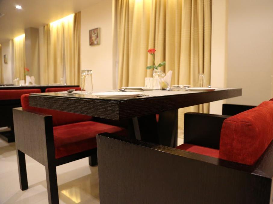 Hotel Sara Regency à Kumbakonam Extérieur photo