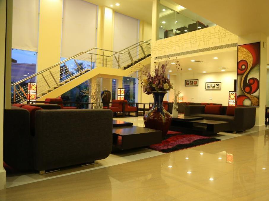 Hotel Sara Regency à Kumbakonam Extérieur photo