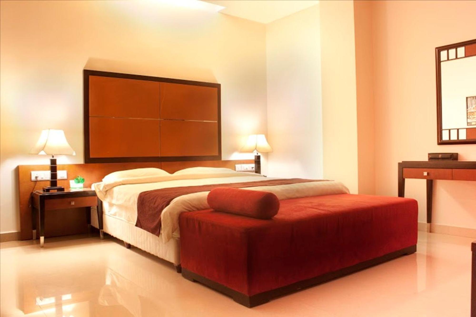 Hotel Sara Regency à Kumbakonam Extérieur photo