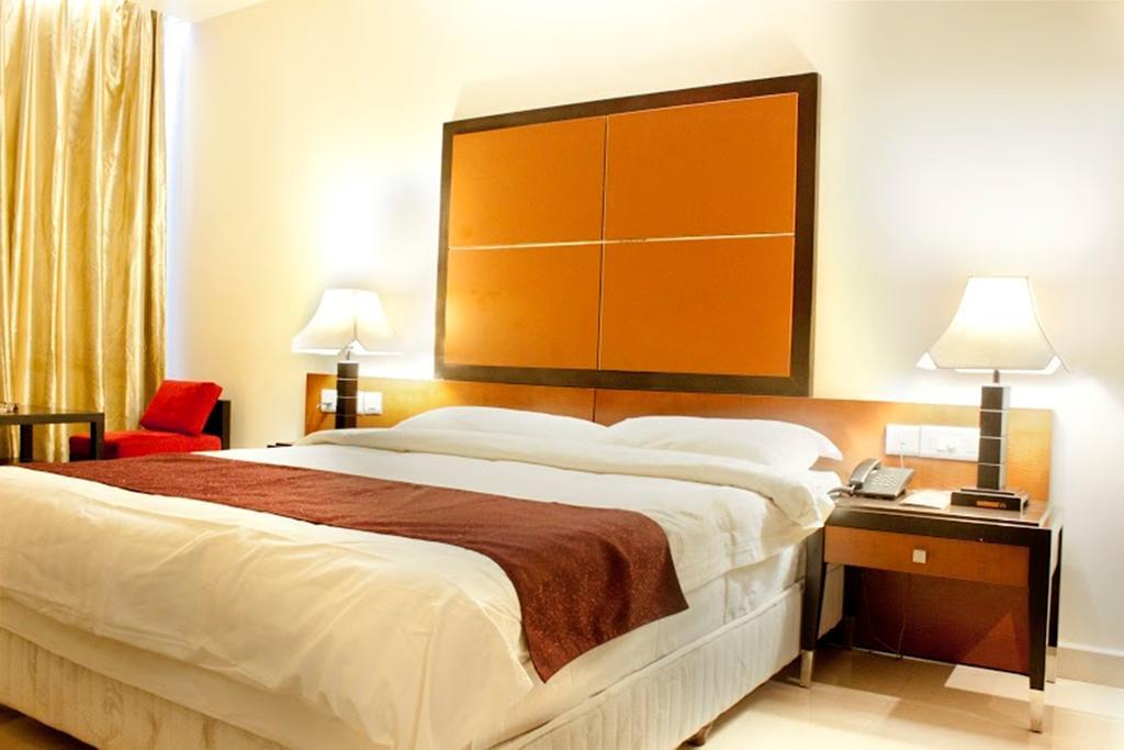 Hotel Sara Regency à Kumbakonam Extérieur photo