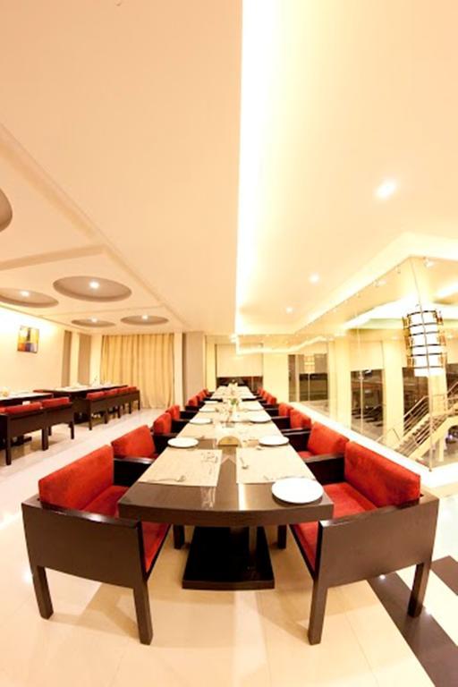 Hotel Sara Regency à Kumbakonam Extérieur photo