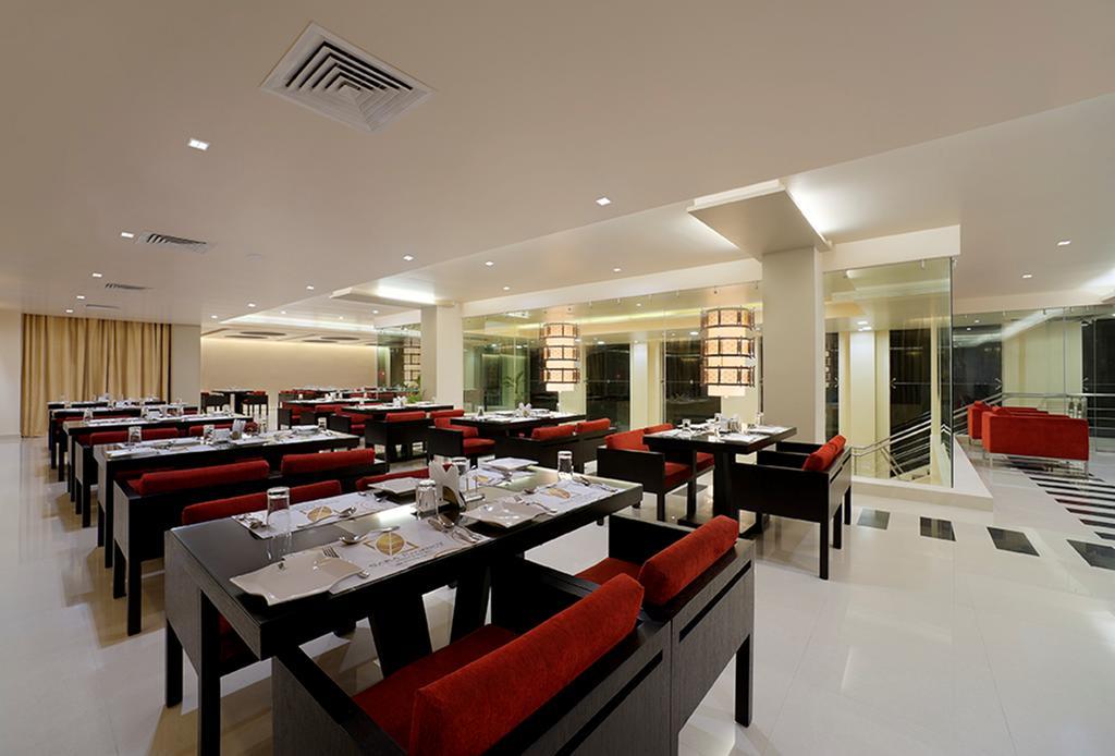 Hotel Sara Regency à Kumbakonam Extérieur photo