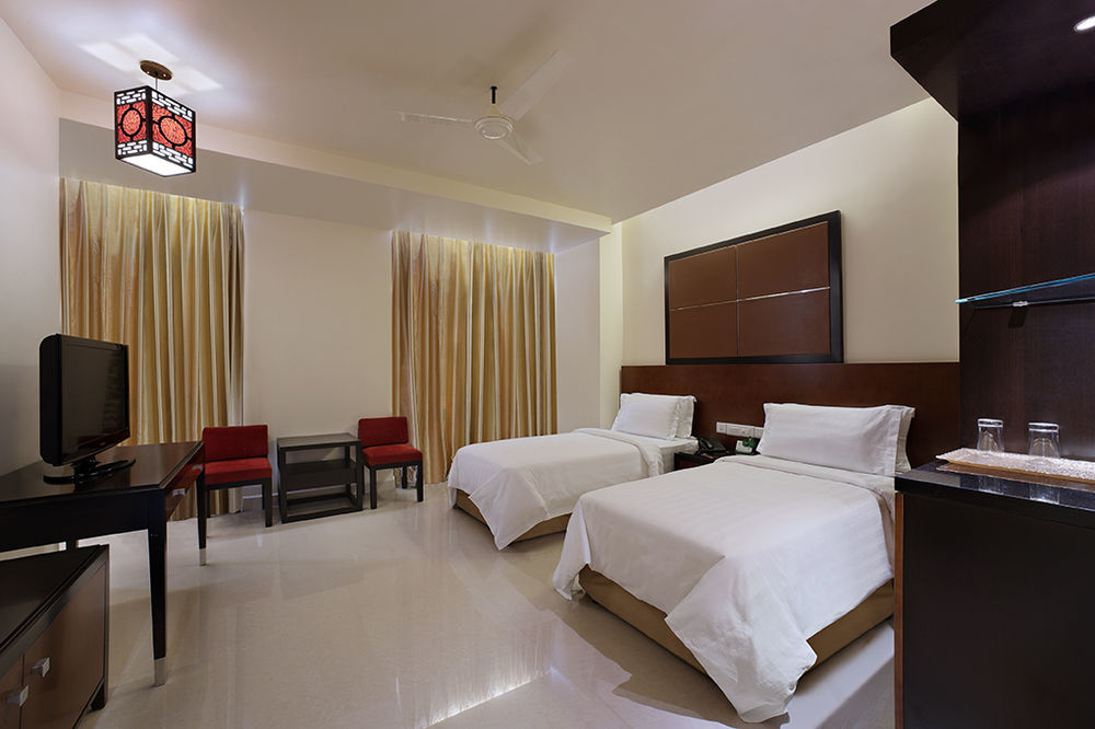 Hotel Sara Regency à Kumbakonam Extérieur photo