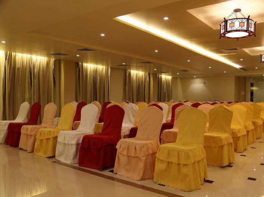 Hotel Sara Regency à Kumbakonam Extérieur photo