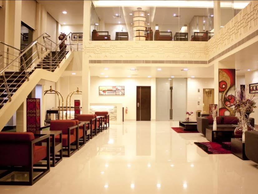 Hotel Sara Regency à Kumbakonam Extérieur photo