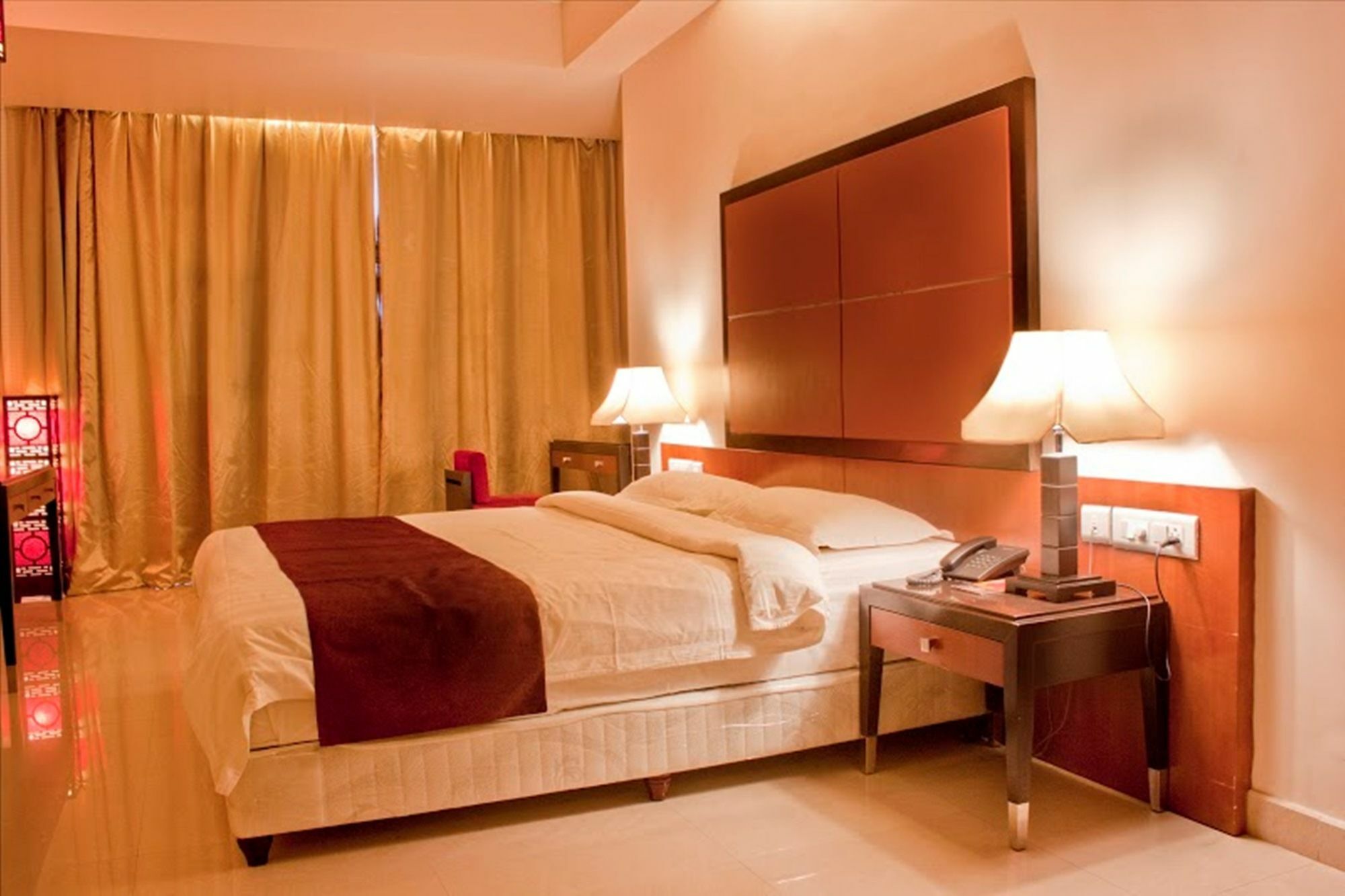 Hotel Sara Regency à Kumbakonam Extérieur photo