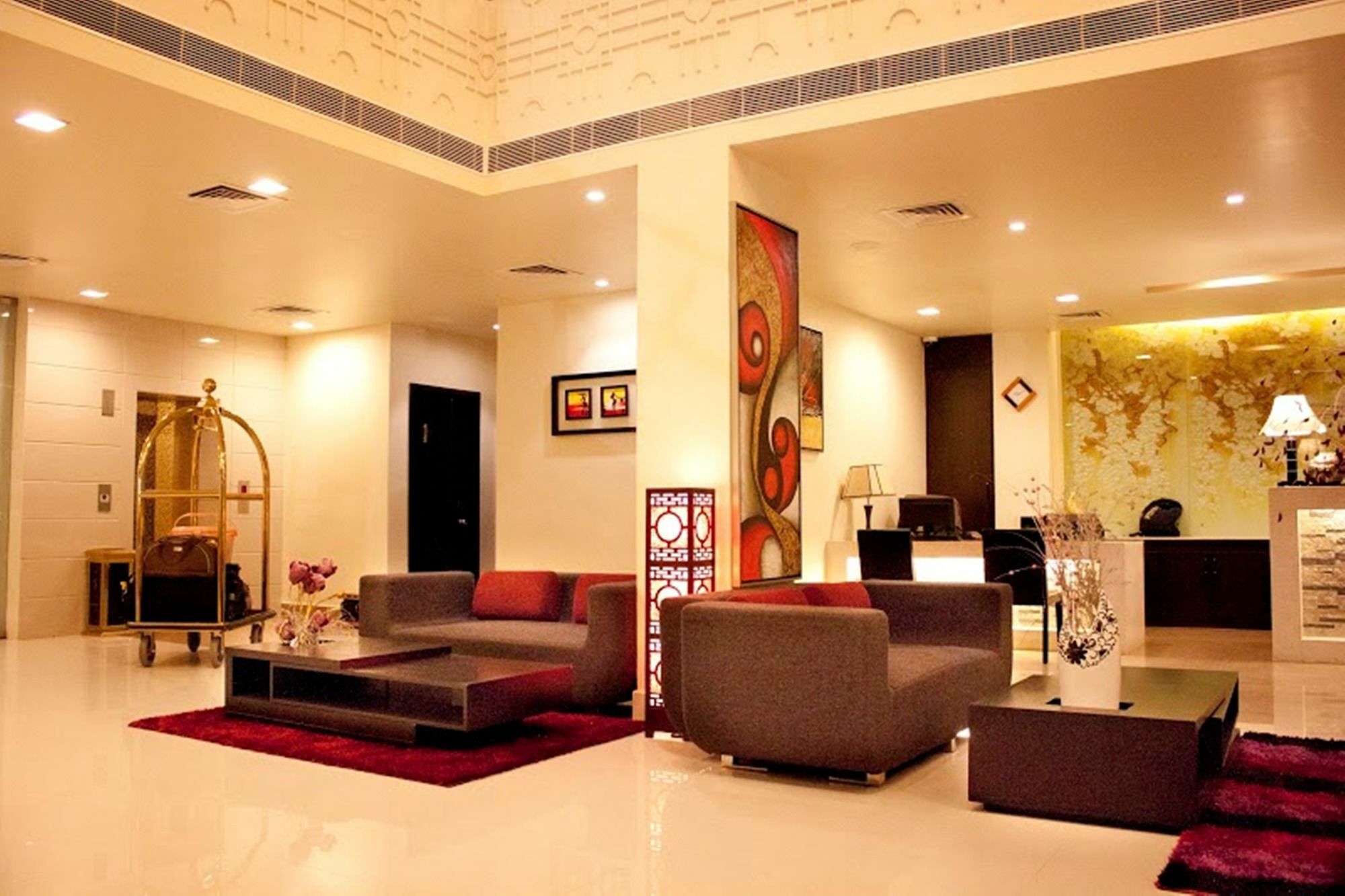 Hotel Sara Regency à Kumbakonam Extérieur photo
